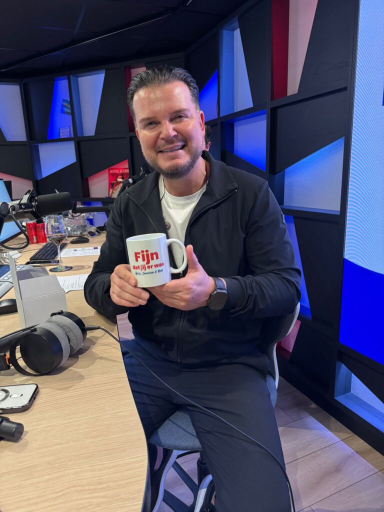 MIKE PIETERSON MOKKONING BIJ RADIO NOORDZEE